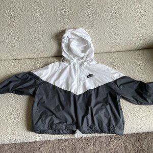 Nike Women Winderbreaker Half Zip